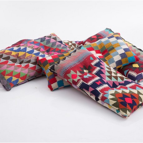 A modern twist – Kilim pillows